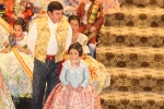 Los niños protagonistas en la exaltación de María Franch Guardino como reina fallera infantil.