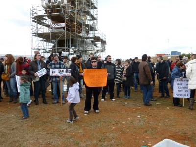250 persones de Nules es manifesten contra els retalls en educaci a l'Aeroport de Castell
