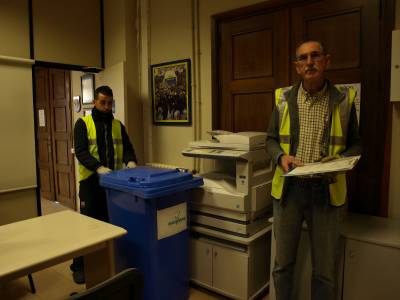 Vila-real pasar de 4 a 30 contenedores de recogida de papel para facilitar el reciclaje en los edificios municipales
