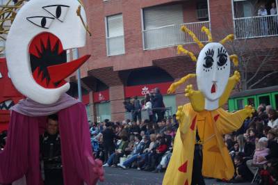 El XII desfile Internacional pone la nota cultural de las fiestas de la Magdalena 2012