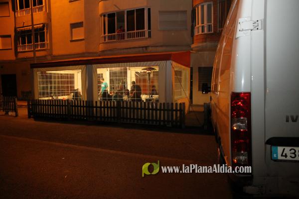 Un deportivo causa un espectacular accidente en la carretera del puerto.