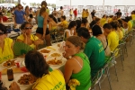 El concurso de paellas contribuye a crear la 'germanor' entre les Penyes