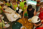 El concurso de paellas contribuye a crear la 'germanor' entre les Penyes