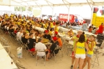 El concurso de paellas contribuye a crear la 'germanor' entre les Penyes