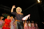 Los disfraces invaden la noche de las fiestas
