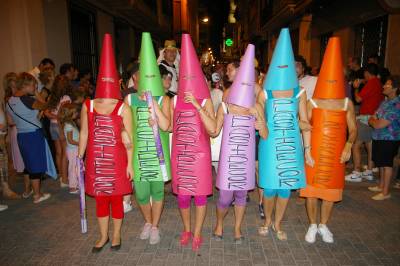 Los disfraces invaden la noche de las fiestas