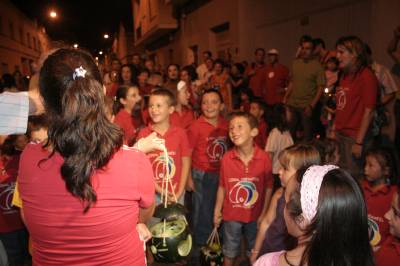 El desfile de fanalets llen de msica y tradicin la ciudad.