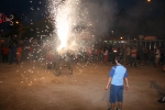 El 'bou de foc' hace las delicias de los pequeños