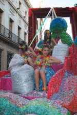El Club 53 logra el primer premio de la Batalla de Flores.