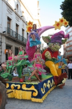 El Club 53 logra el primer premio de la Batalla de Flores.