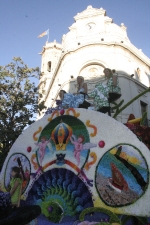El Club 53 logra el primer premio de la Batalla de Flores.
