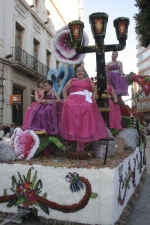 El Club 53 logra el primer premio de la Batalla de Flores.