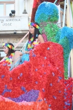 El Club 53 logra el primer premio de la Batalla de Flores.