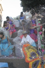 El Club 53 logra el primer premio de la Batalla de Flores.