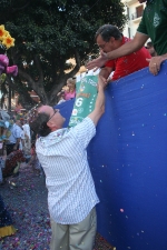 El Club 53 logra el primer premio de la Batalla de Flores.
