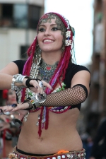 Espectacular desfile de Moros y Cristianos