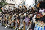 Espectacular desfile de Moros y Cristianos