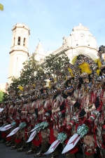 Espectacular desfile de Moros y Cristianos